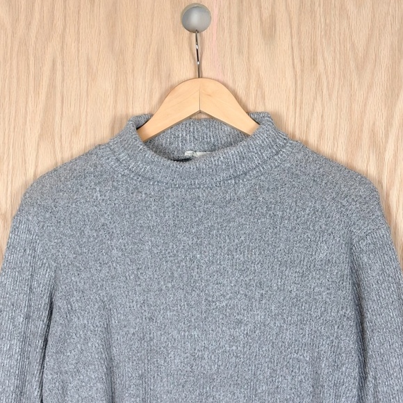 Olivia Rae Gray Ribbed Knit Turtleneck Cropped Sweater - Picture 2 of 7